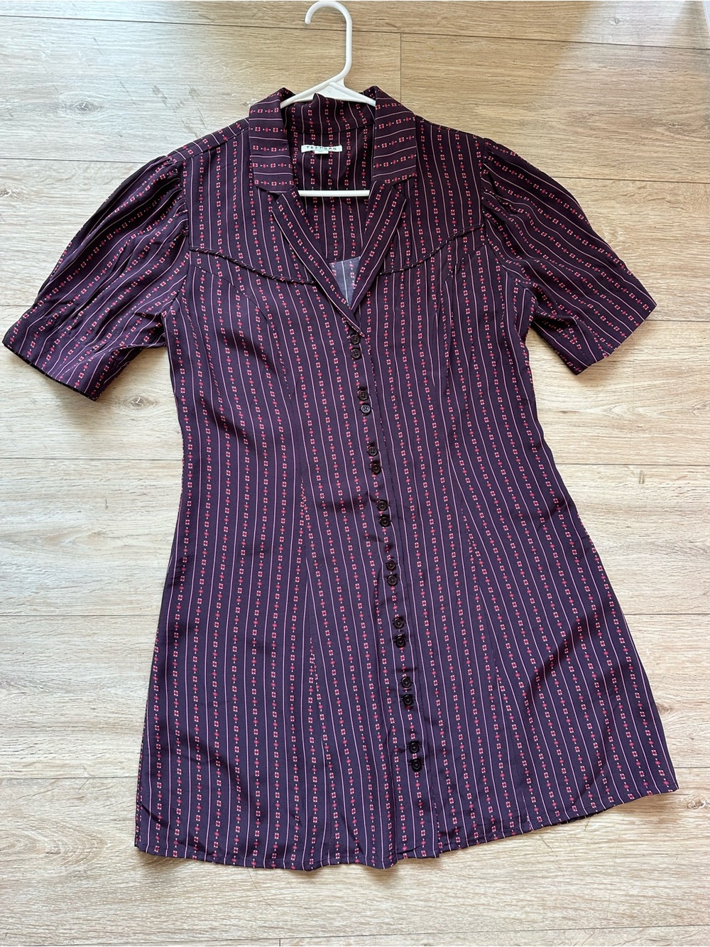 Tecovas Button Down Puff Sleeve Mini Dress in Plum/ burgundy - Western Austin - Picture 2 of 9